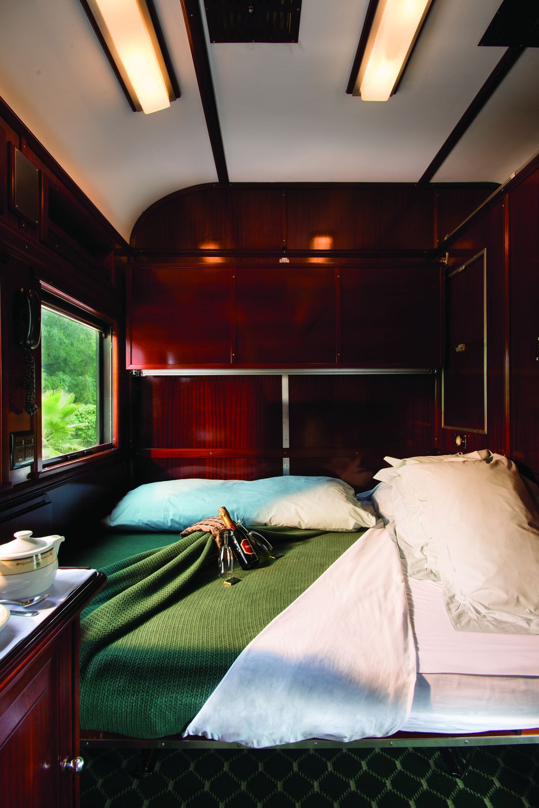 Rovos Rail Pullman Gold Suite — dobbeltseng og panoramavindue